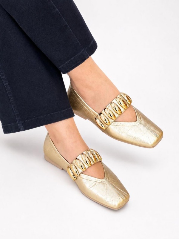 Baletas Verona para mujer con punta cuadrada y apliques metálicos