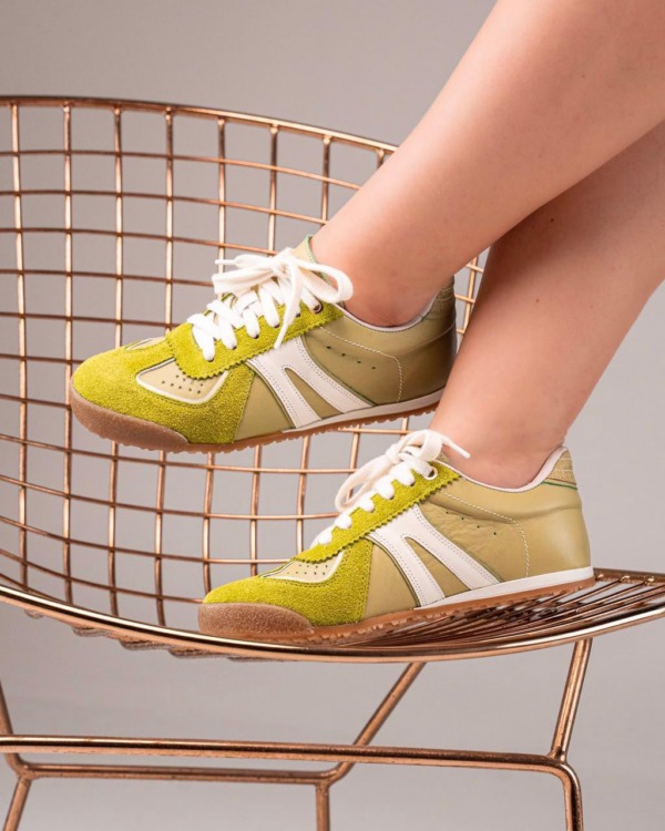 Tenis Centauro para mujer en vinotinto, arena, negro y pistacho