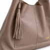 BOLSO CLASY · taupe · Detalle textura BOLSO CLASY · taupe · Detalle textura