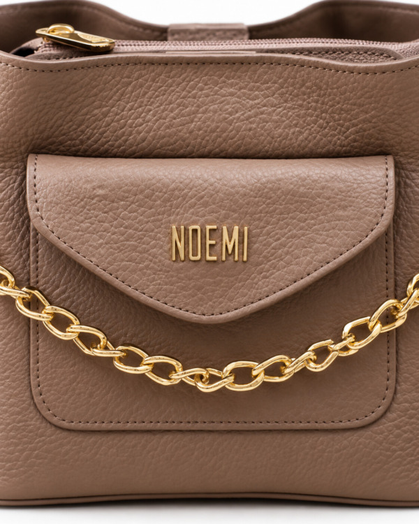 BOLSO NORY · taupe · Detalle logo