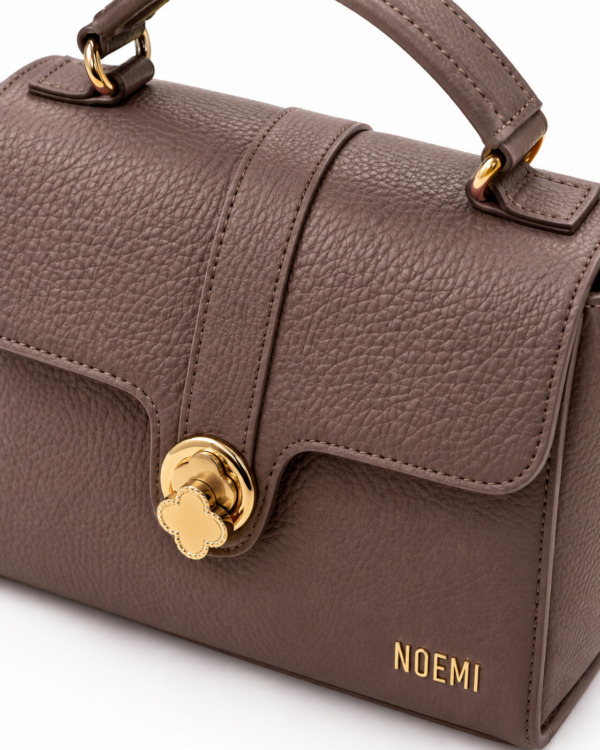 BOLSO VANITY · taupe · Detalle cierre