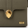 BOLSO VANITY · verde oliva · Detalle logo